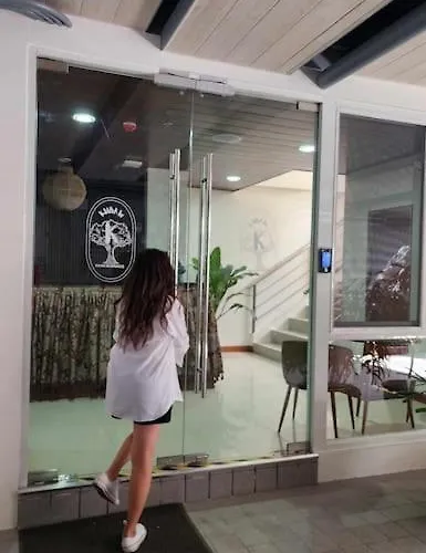 Apartment Serene Summer Close Proximity To Araneta Centre Manila