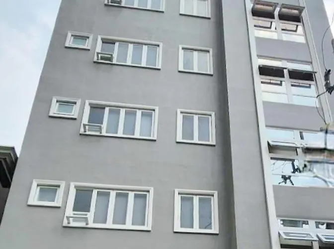 Serene Summer Close Proximity To Araneta Centre